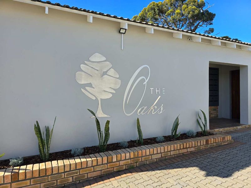 Cosy 2-Bedroom Duplex Apartment in the Beautiful The Oaks Complex - Photo 1