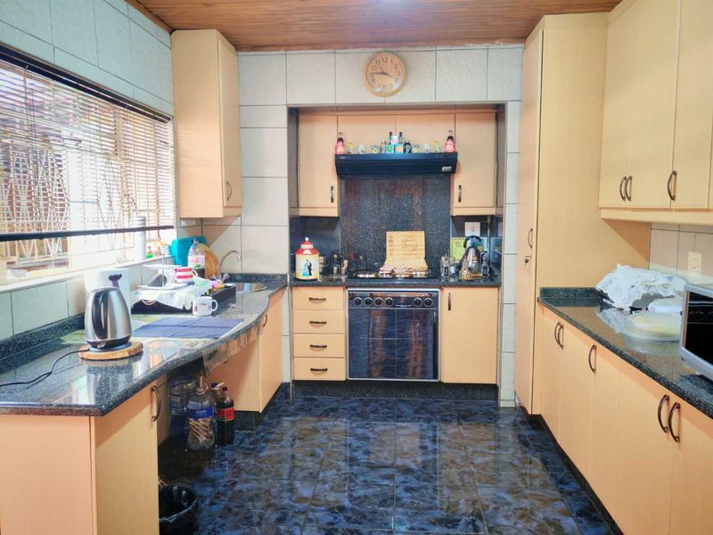 Discover Your Dream Home: Perfect for Family Living & Entertaining! - Photo 5