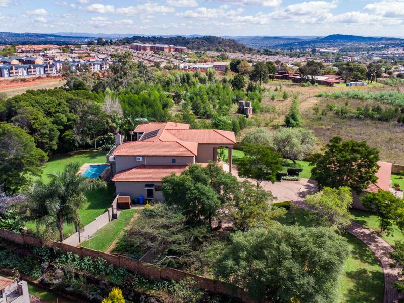 The Dual-Living Masterpiece: Two Independant Homes Offering Unrivaled Versatility for Extended Families or Savvy Investors - Photo 6