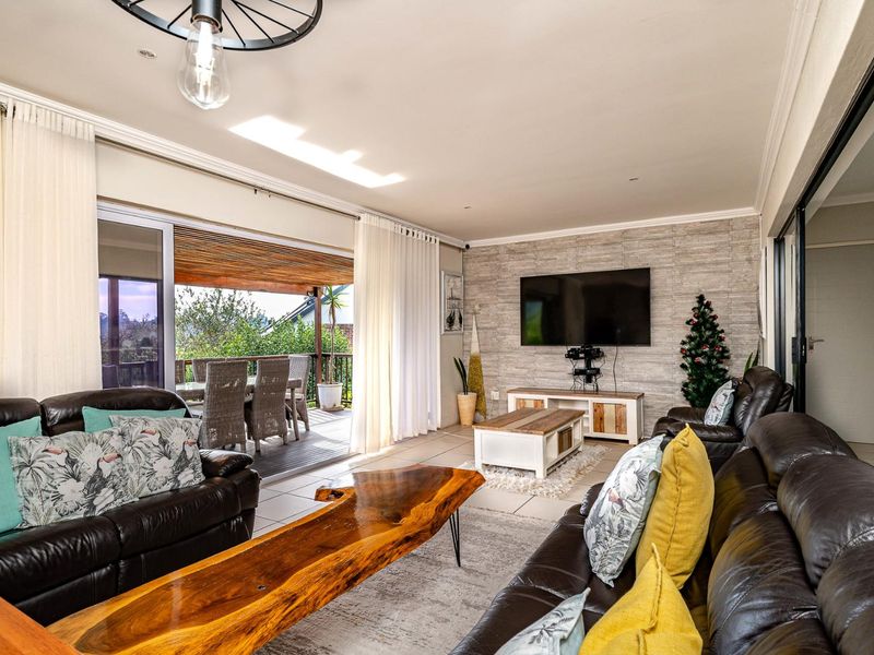 Stunning 3 Bedroom Luxury Townhouse in Waterfall - Photo 10