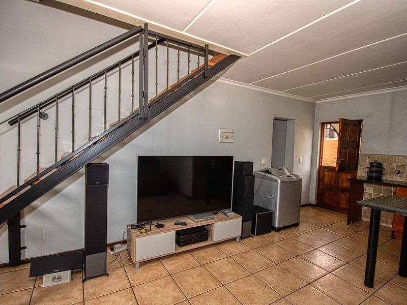 3 Bedroom Meyersig duplex for sale! - Photo 7