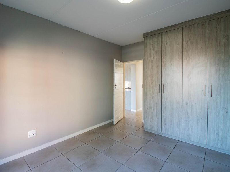 2 Bedroom Ground Floor Apartment for Sale - Photo 4