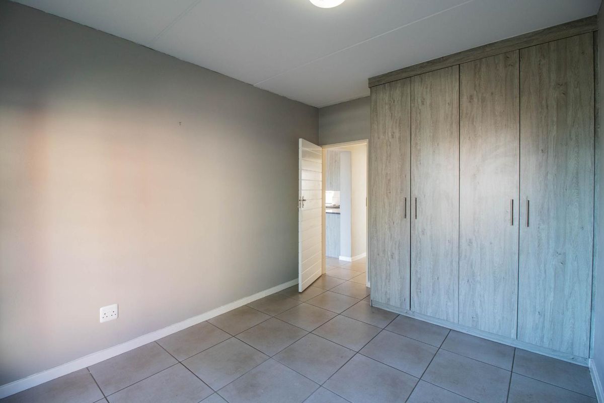 2 Bedroom Ground Floor Apartment for Sale - Photo 4