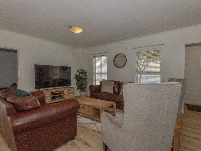 Beautifully Maintained Double-Storey Home in Sought-After Coral Grove - Photo 6