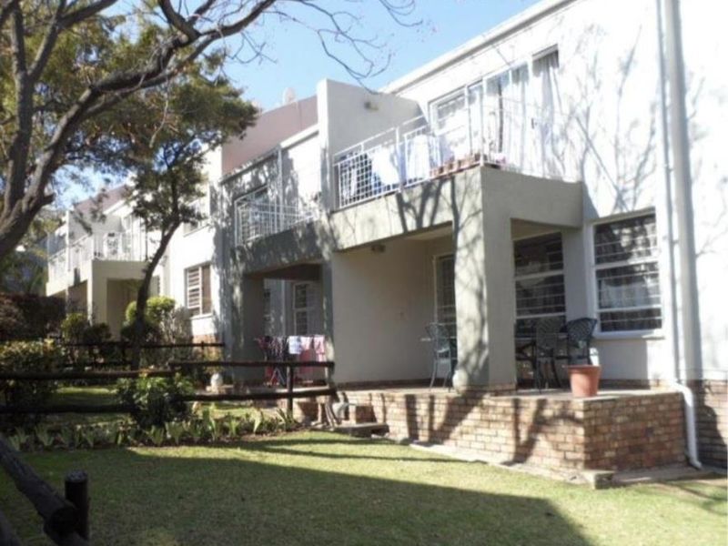 A CHARMING TWO BEDROOM FURNISHED GARDEN APARTMENT - Photo 8