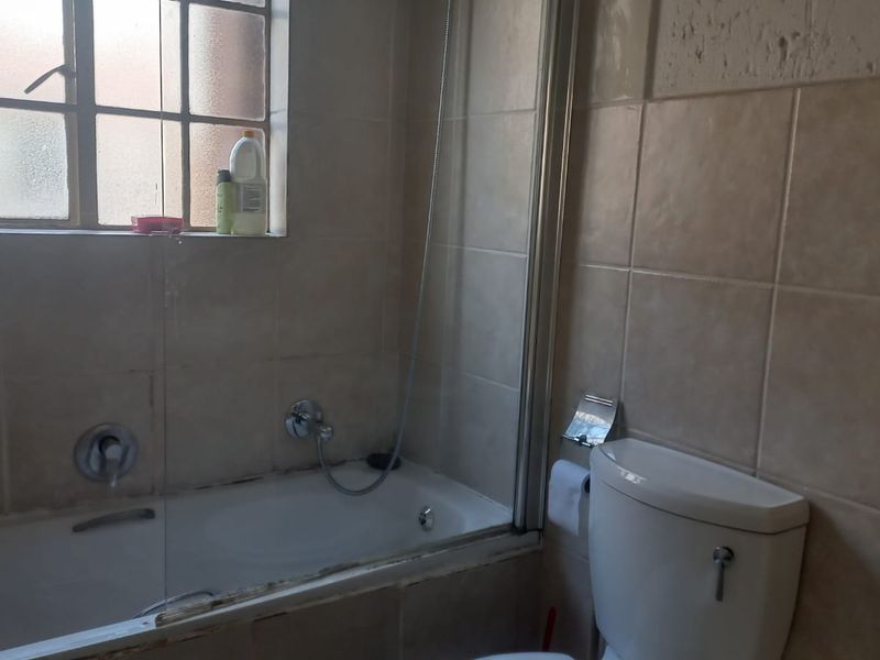 2 bedroom ground floor unit, walking distance from Eastrand Mall - Photo 6