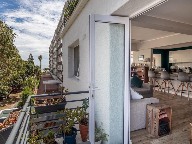 Easy Coastal Living in the Heart of Sea Point - Photo 2