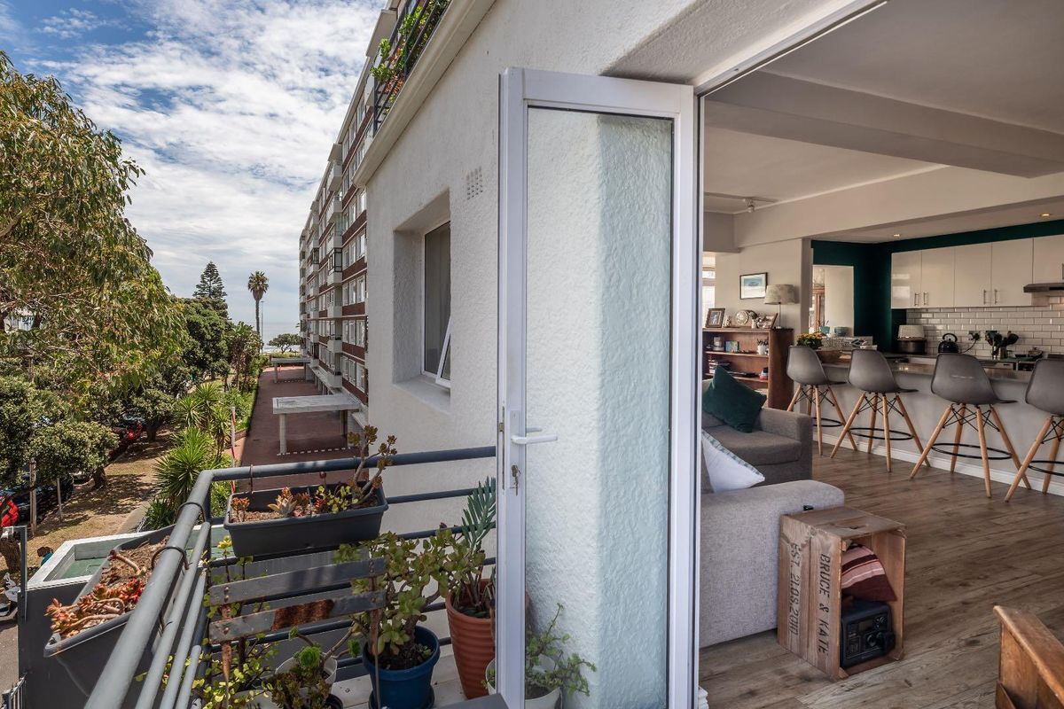 Easy Coastal Living in the Heart of Sea Point - Photo 2