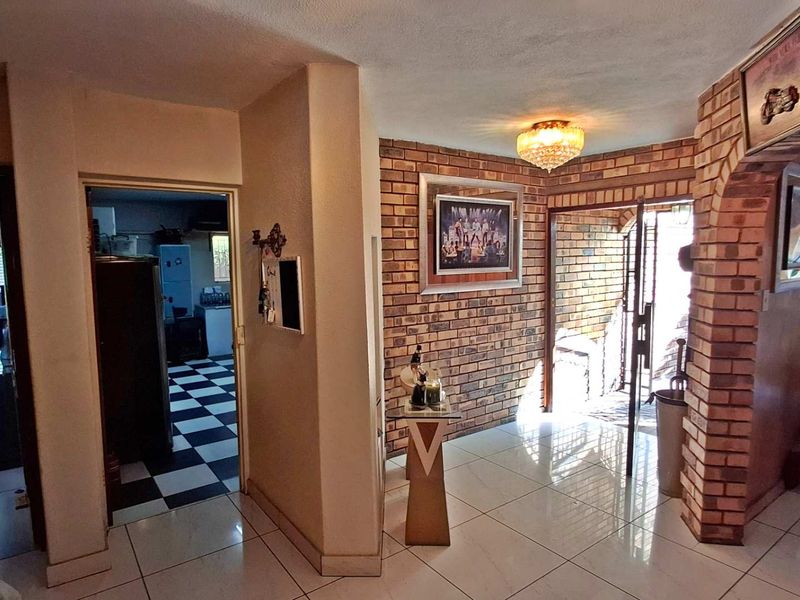Double story Entertainers offering Luxoury, Security and Privacy - Photo 7