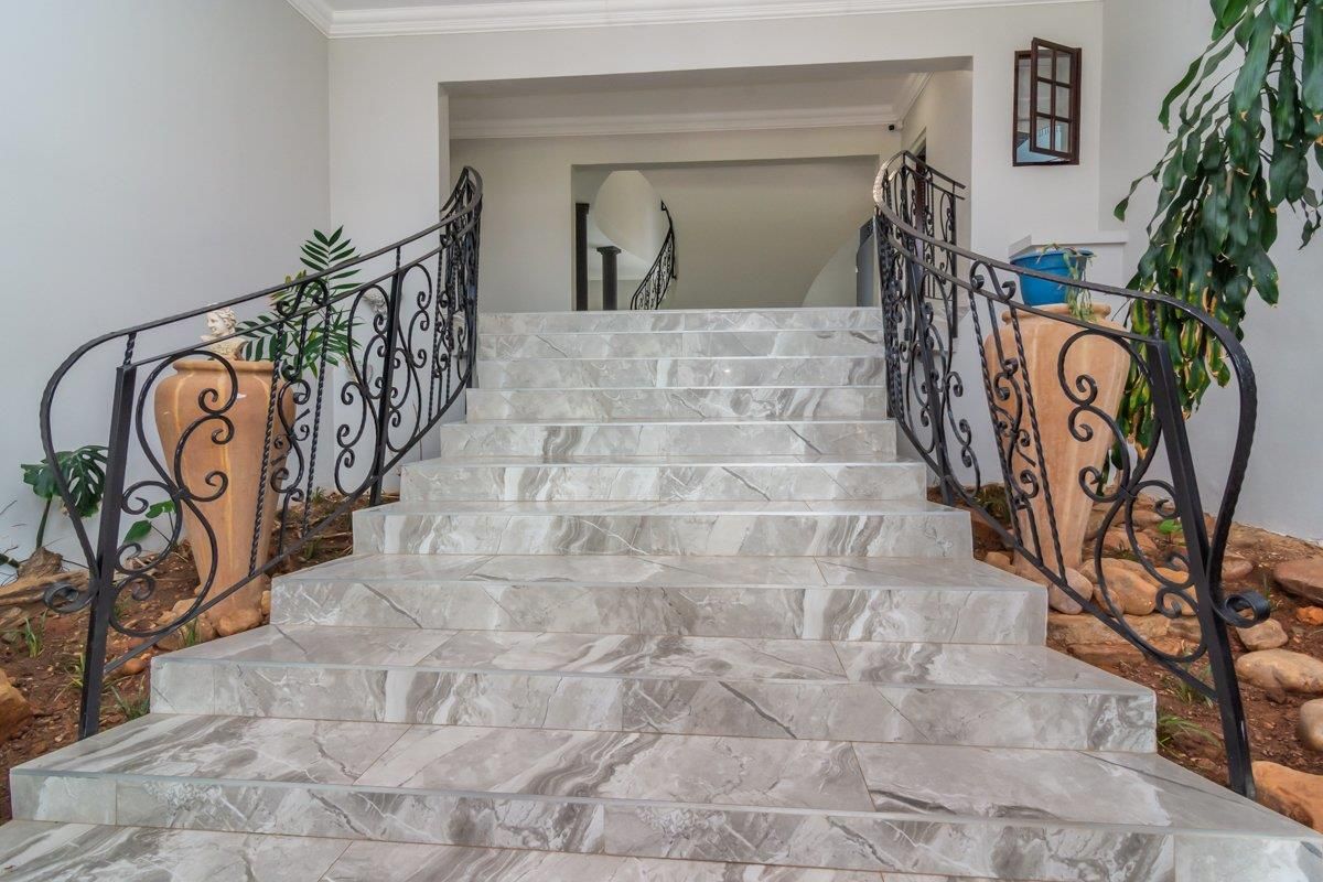 Step Into Luxury Living - Photo 2