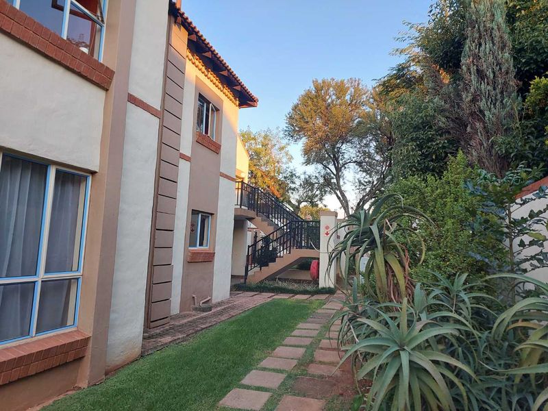 Upmarket apartment for sale - Photo 2