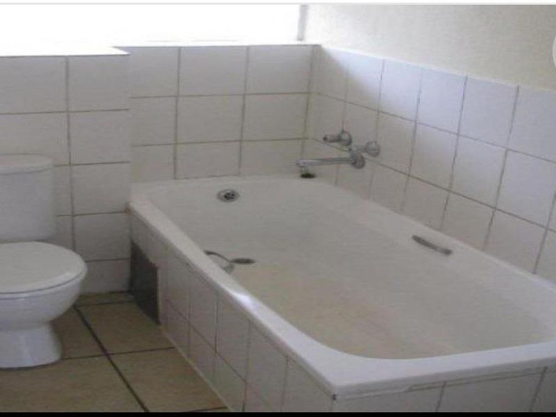 2 bedroom flat in Kempton Park - Photo 10