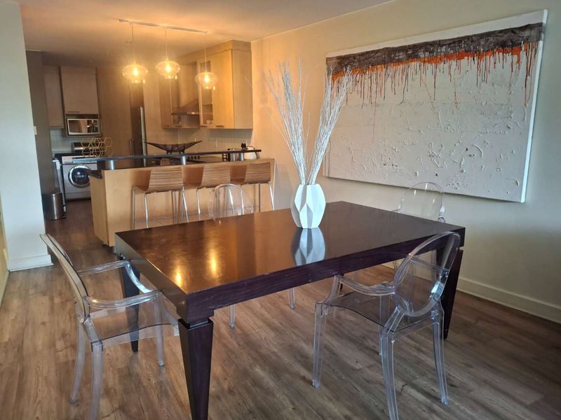 A BEAUTIFULLY FURNISHED TWO BEDROOM FURNISHED APARTMENT - Photo 3