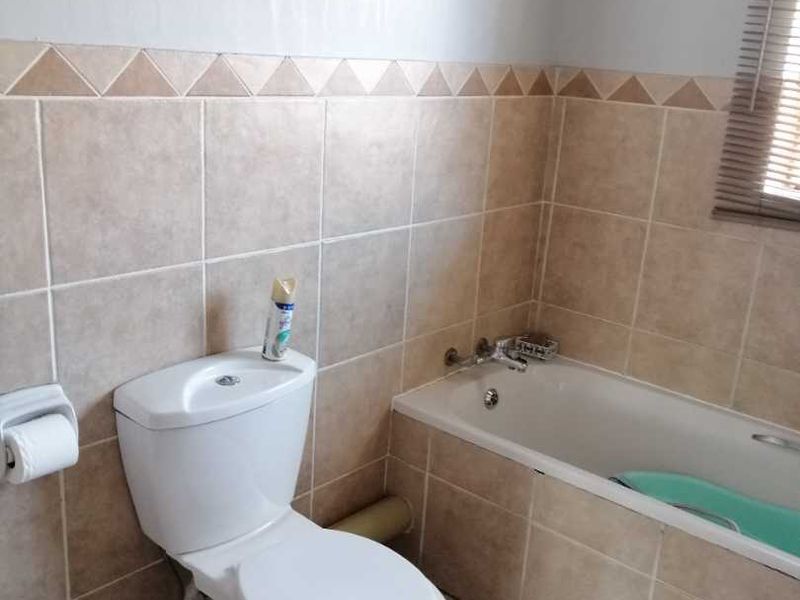 Spacious 2 Bedroom Apartment for Rent - Photo 9