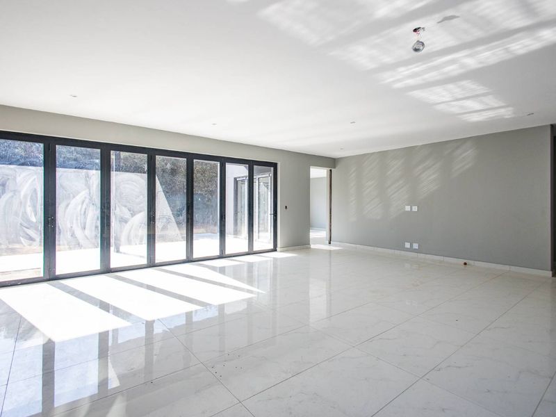 Modern Luxury Living - Photo 10