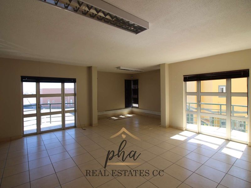 Warehouse with offices for sale - Swakopmund (Industrial) - Photo 5