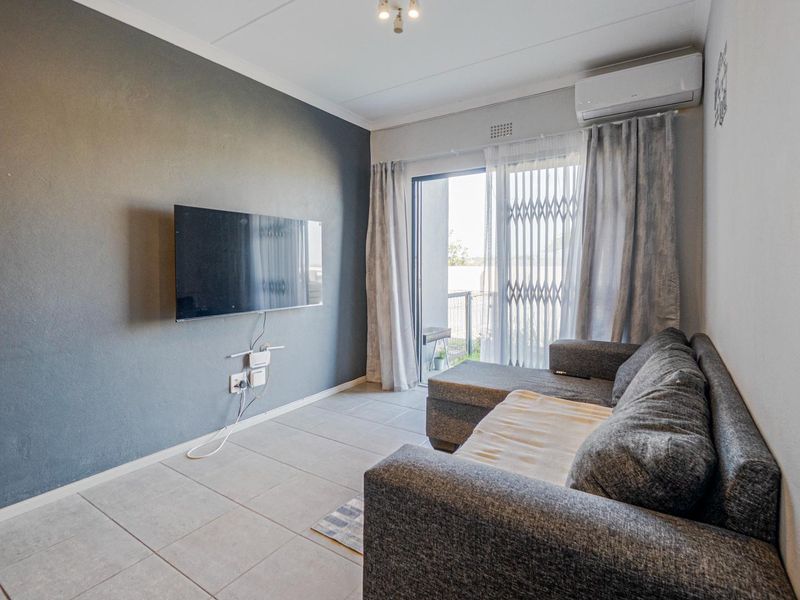 Secure ground floor estate living - Photo 5