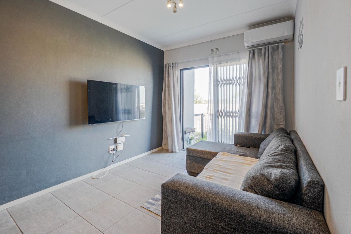 Secure ground floor estate living - Photo 5