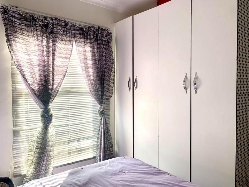 Comfortable-2 bedroom house in Raceway Park - Photo 9