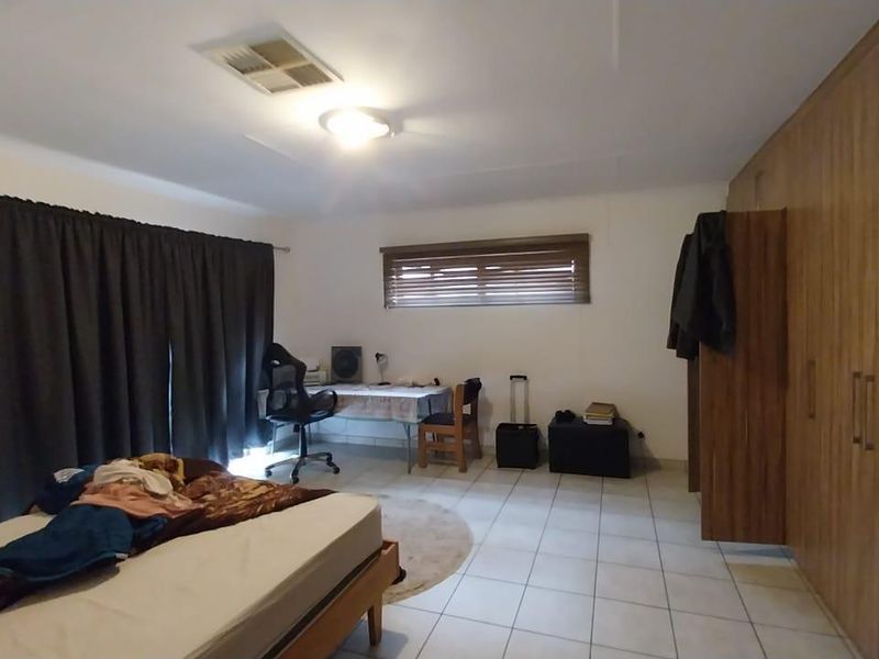 Well-Maintained 3-Bed Unit Close to Amenities & Garage Motors - Photo 9