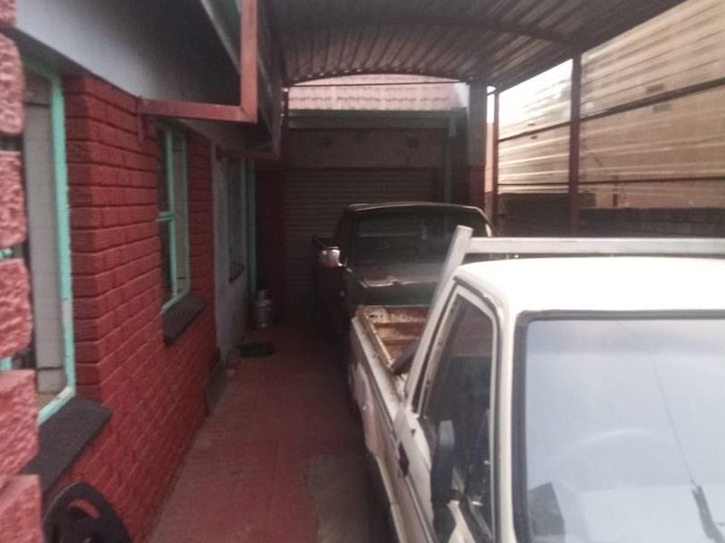 4 bedrooms house for sale in Soshanguve G - Photo 7