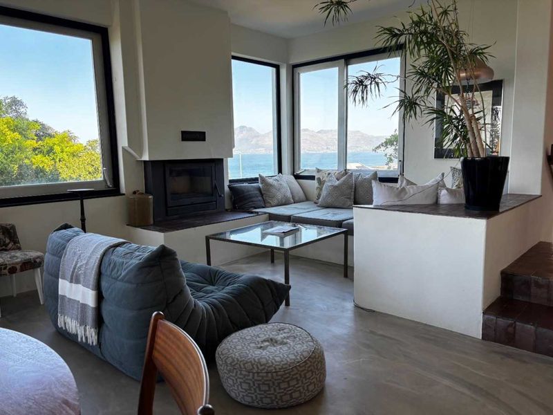 4-Bed Hillside Home with Natural Pool and Endless Ocean Views - Photo 5