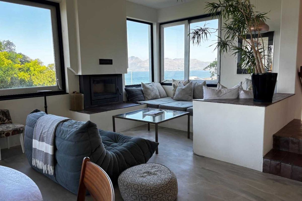 4-Bed Hillside Home with Natural Pool and Endless Ocean Views - Photo 5