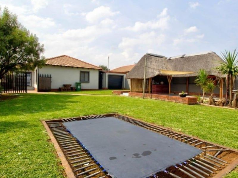3 Bedroom Renovated simplex! - Photo 4
