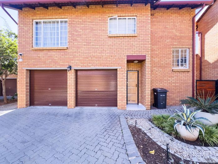 Property #2552112, Townhouse For Sale in Equestria