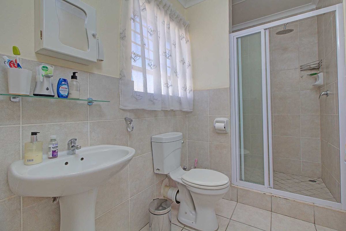 Convenience & Quality Living in Ideal Location! - Photo 3