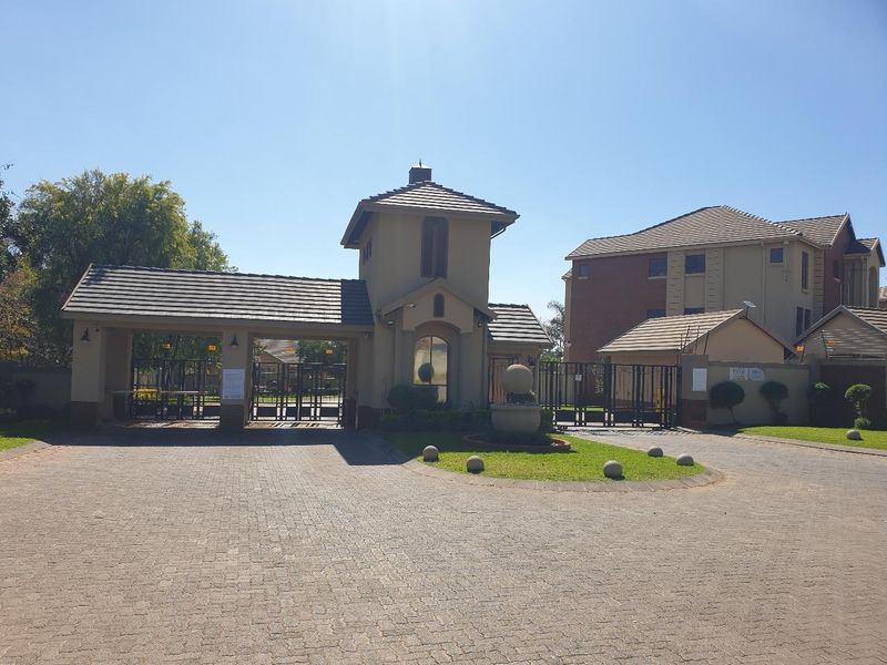 Two-Bedroom First Floor Apartment with a Loft for Sale in Waters Edge, Benoni - Photo 5