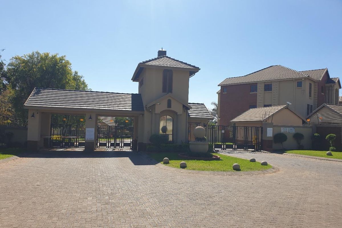 Two-Bedroom First Floor Apartment with a Loft for Sale in Waters Edge, Benoni - Photo 5