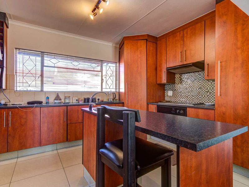 Family Home for sale - Photo 7