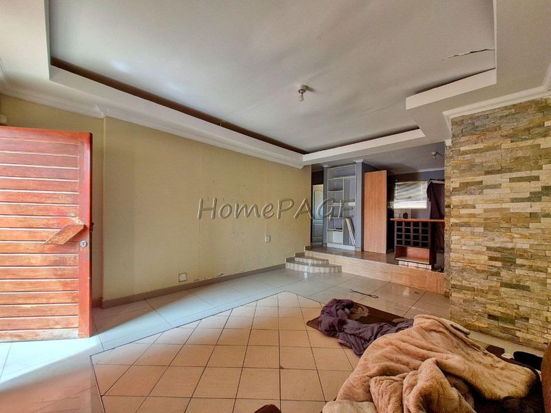 Kuisebmund, Walvis Bay:  Home with 2 Flats is for Sale - Photo 6