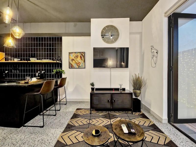 Fully Furnished Chic City Pad - Photo 4