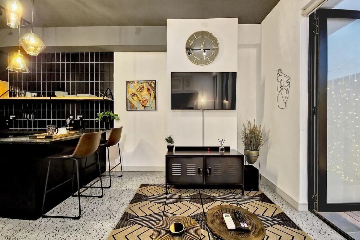 Fully Furnished Chic City Pad - Photo 4