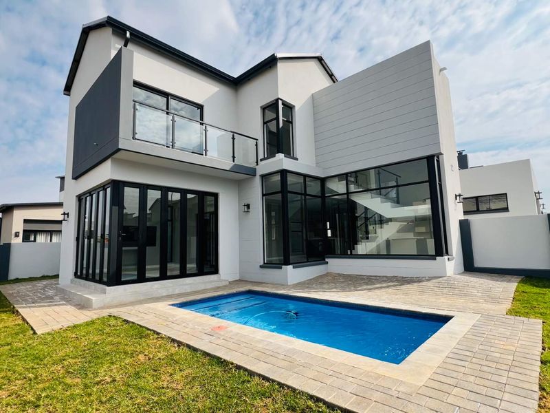 Modern 4 Bedroom Luxury Home in FountainBrook for Sale - Photo 1