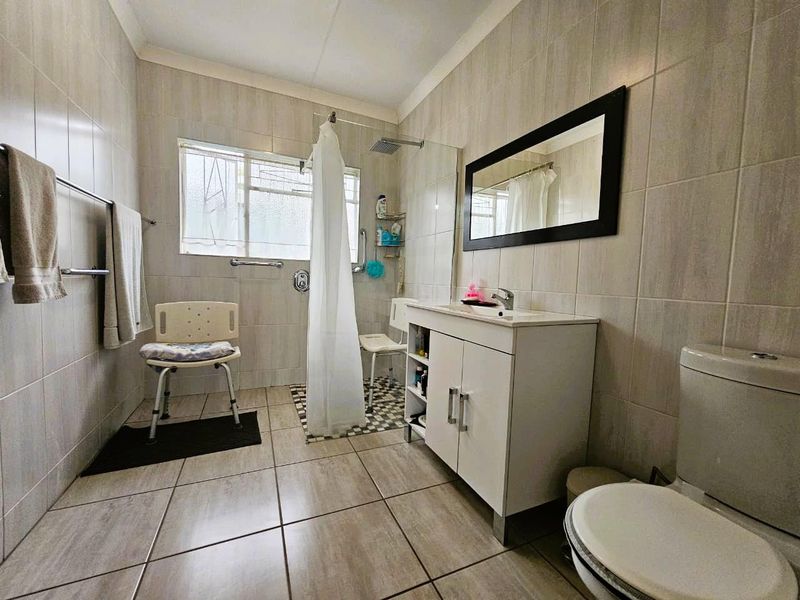 Charming 4-Bedroom Family Retreat in the Heart of Valhalla, Centurion - Photo 10