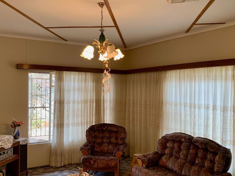 For Sale: Spacious 3-Bedroom House with Double Garage in Okahandja - Photo 6