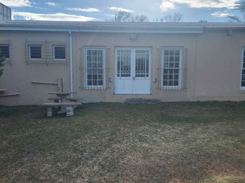 WELL LOCATED INCOME GENERATING PROPERTY - Photo 10