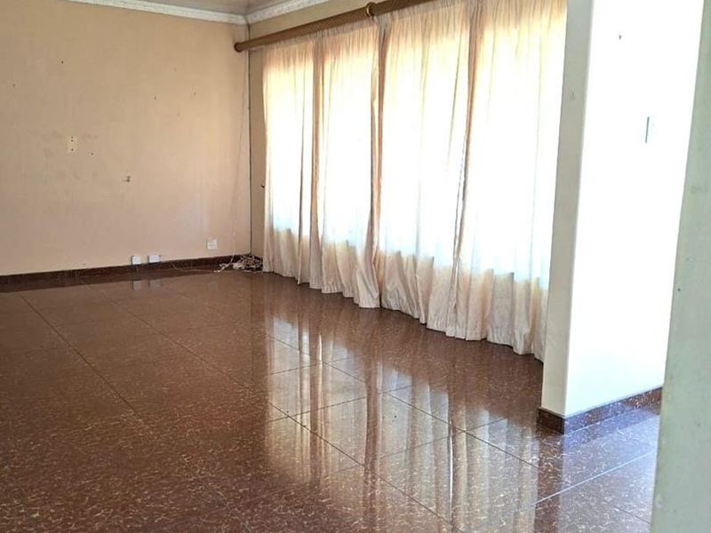 3-Bedroom Pet-Friendly Family Home in Noordsig - Photo 4