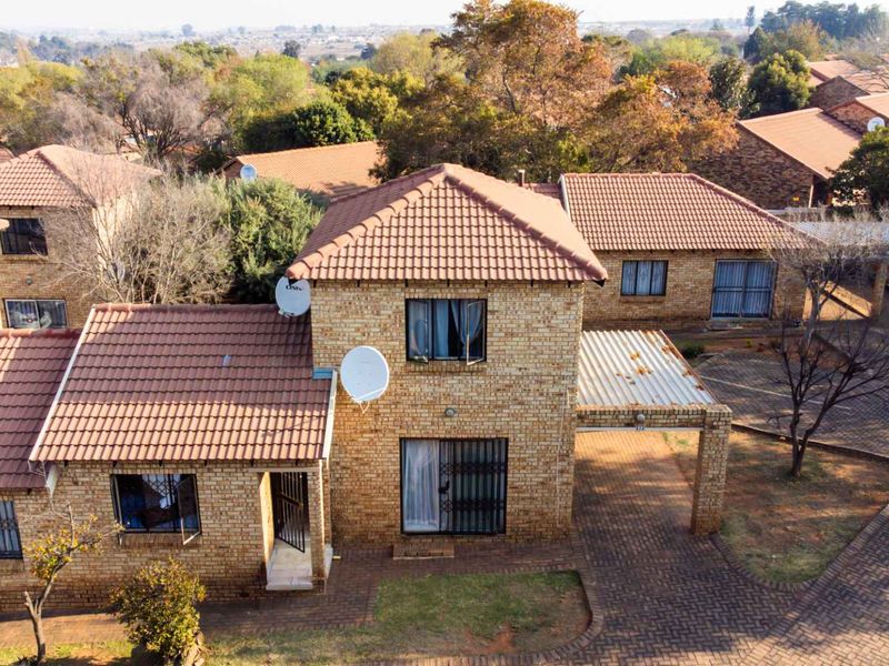 3 Bedroom Simplex on sale - Photo 1