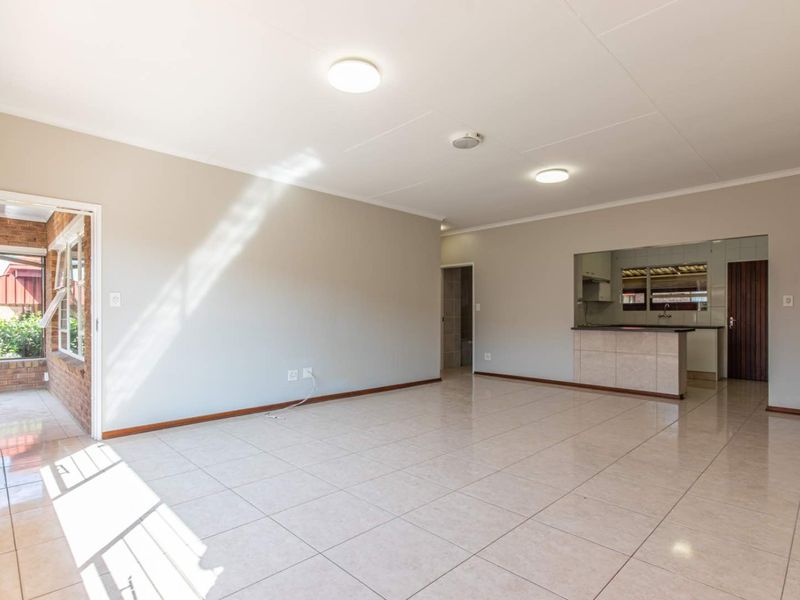 Charming Retirement Living - Photo 7