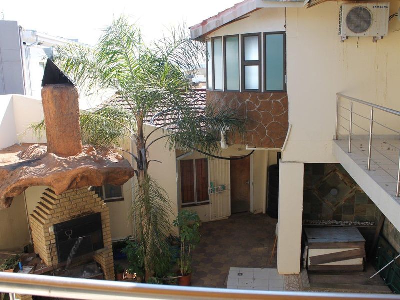 STUNNING MODERN DOUBLE-STOREY HOME FOR SALE IN CIMBEBASIA. - Photo 5