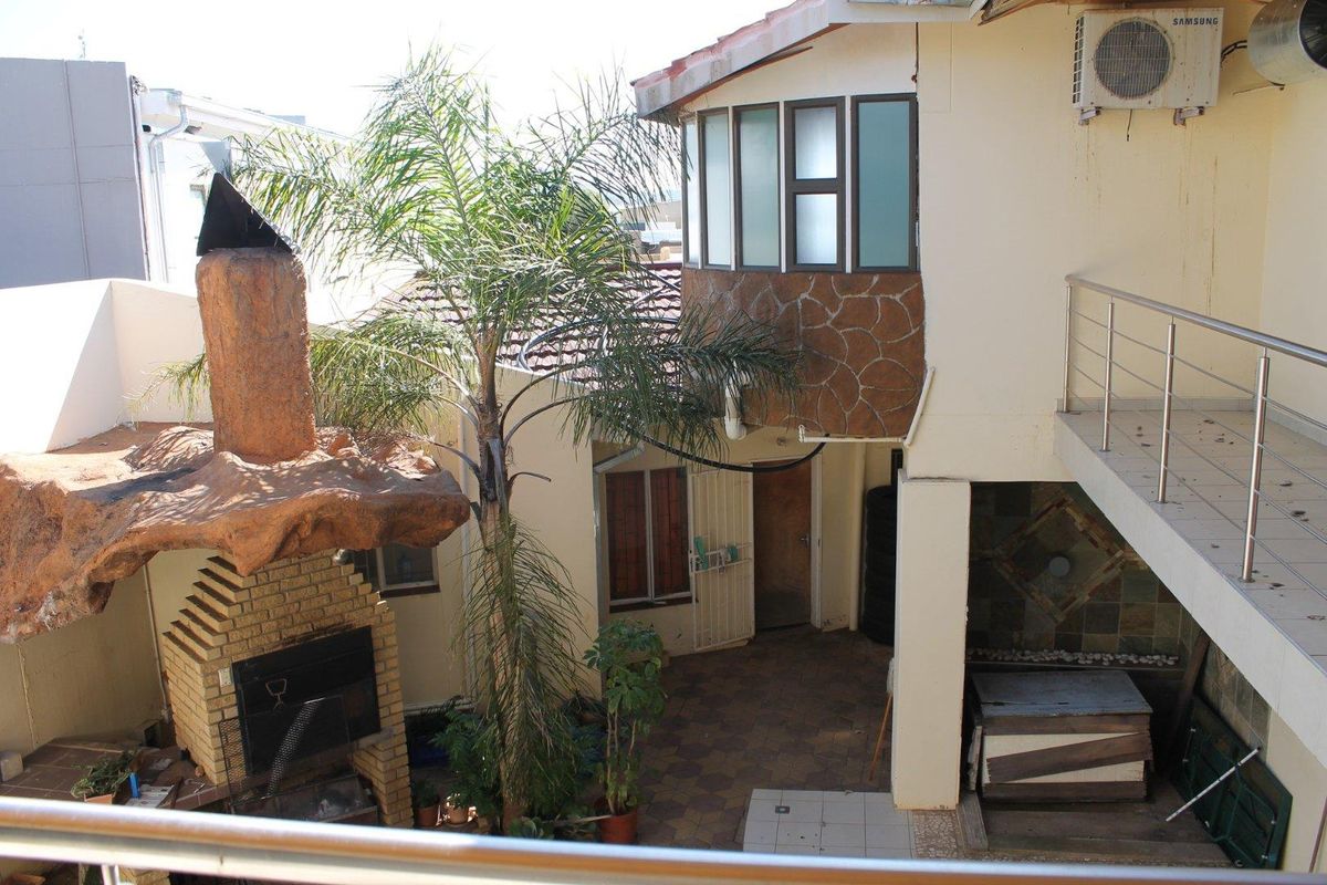 STUNNING MODERN DOUBLE-STOREY HOME FOR SALE IN CIMBEBASIA. - Photo 5