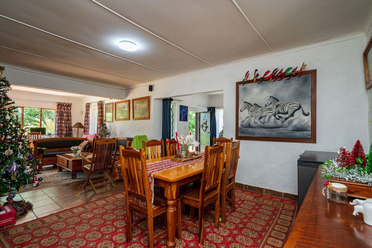 VERSATILE FAMILY LIVING WITH INCOME POTENTIAL IN A PRIME LOCATION - Photo 5