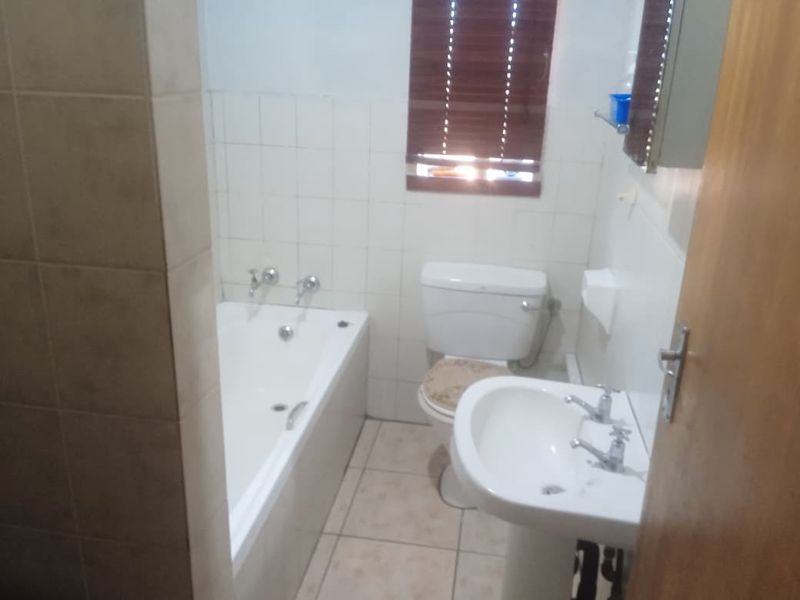 Secure 2 Bedroom Apartment for Sale in Florida - Photo 10