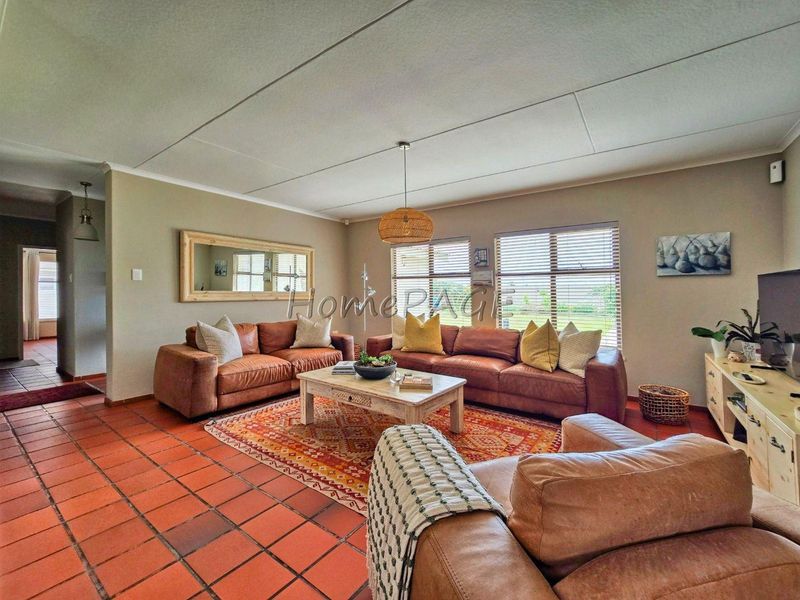 Central, Walvis Bay:  4 Bedr Home with 6-car garages IN A GOOD AREA - Photo 7