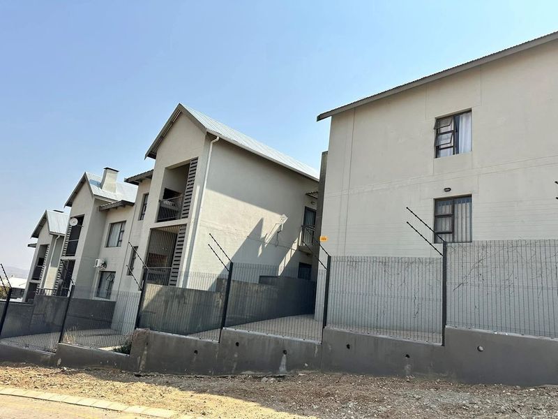 FOR SALE 2 BEDROOM GROUND FLOOR UNIT IN ROCKY CREST - Photo 2