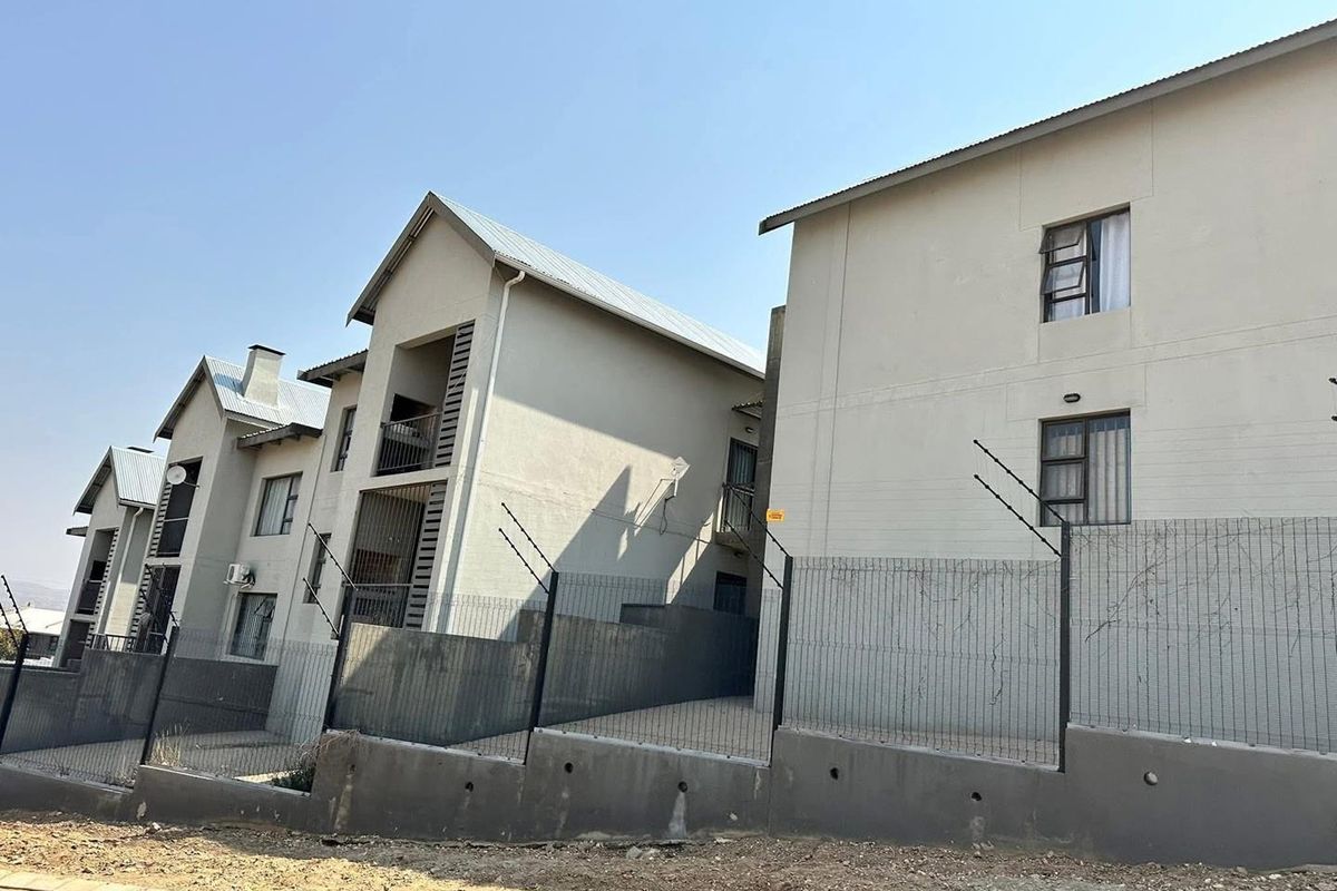 FOR SALE 2 BEDROOM GROUND FLOOR UNIT IN ROCKY CREST - Photo 2